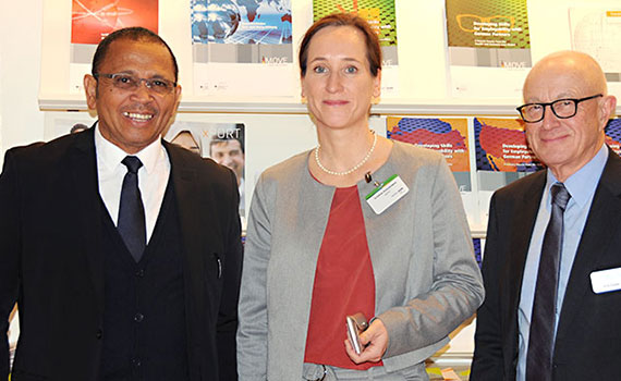 Gruppenbild mit Vertreterin iMOVE und namibischem Botschafter 
