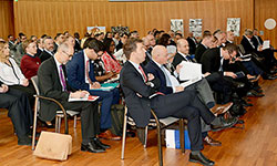 Blick in Saal auf Zuhörer eines Vortrags bei Afrika-Konferenz
