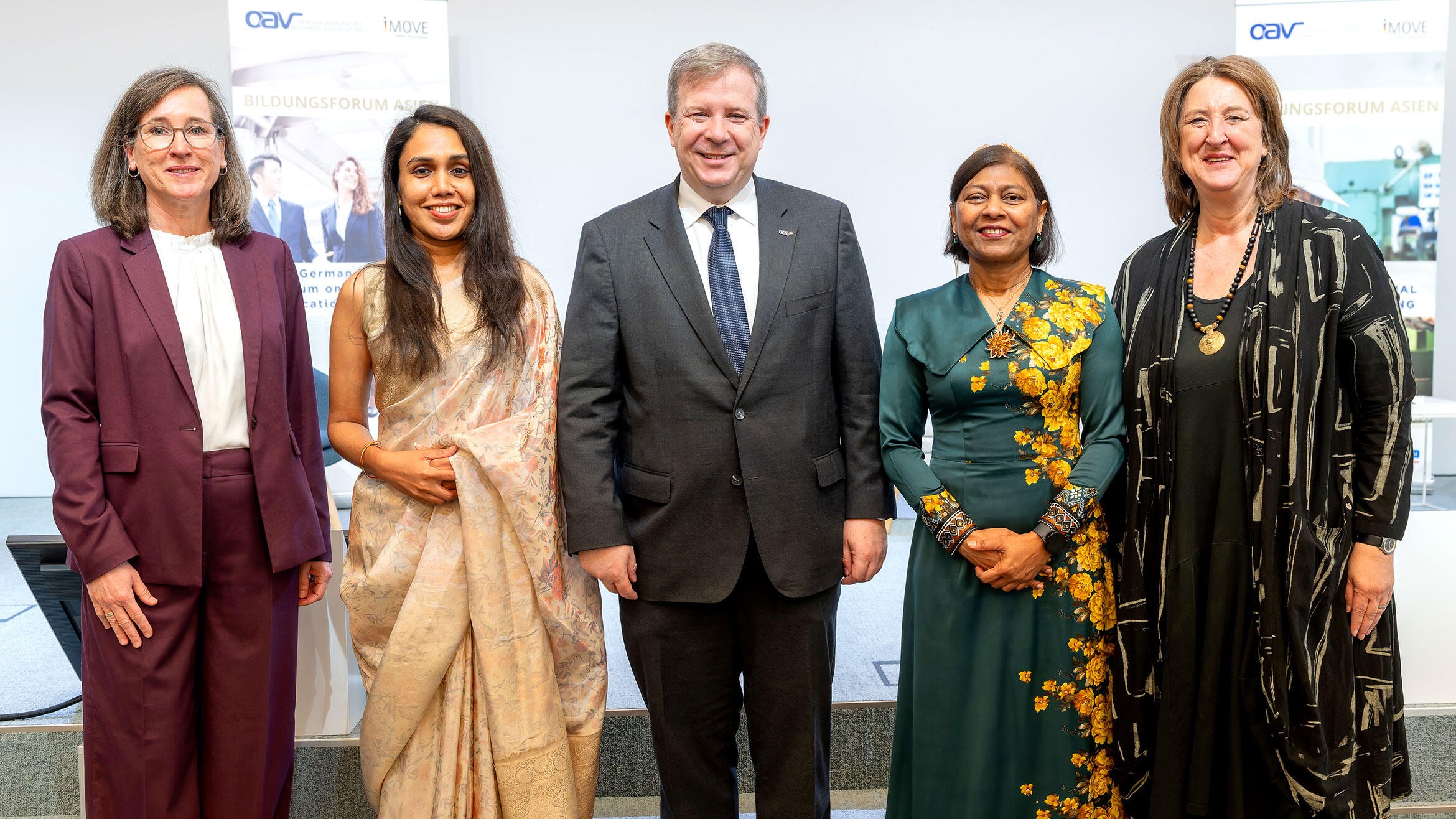 Gruppenbild mit fünf Personen