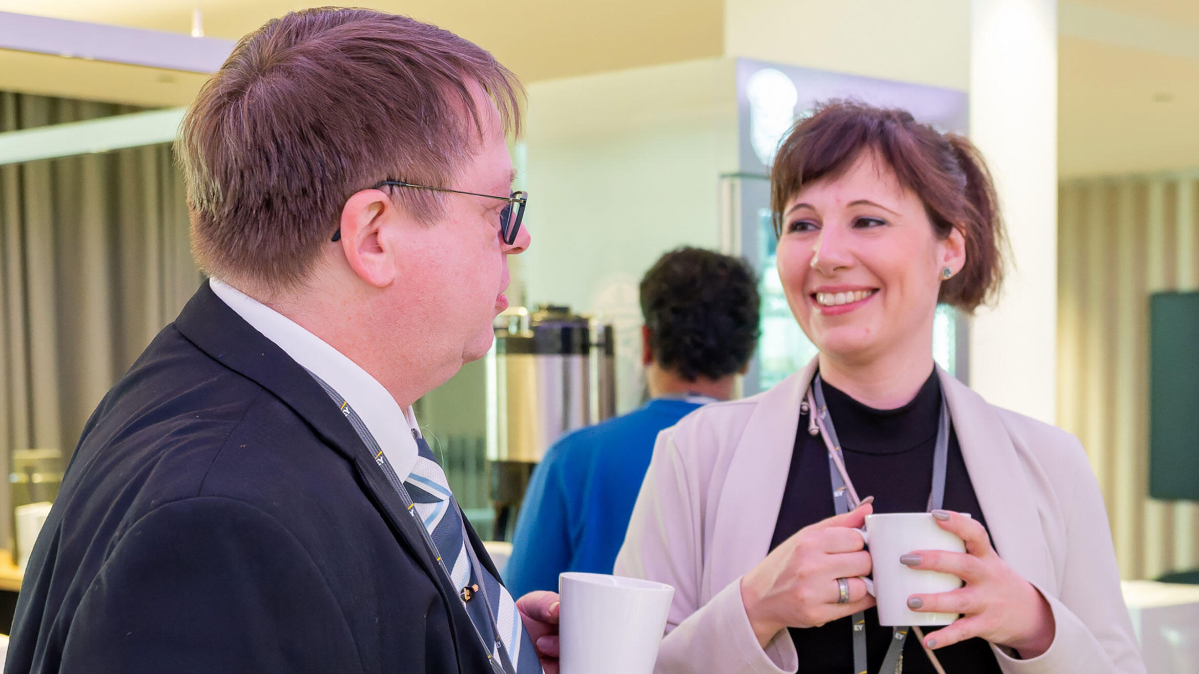 Mann und Frau im Gespräch