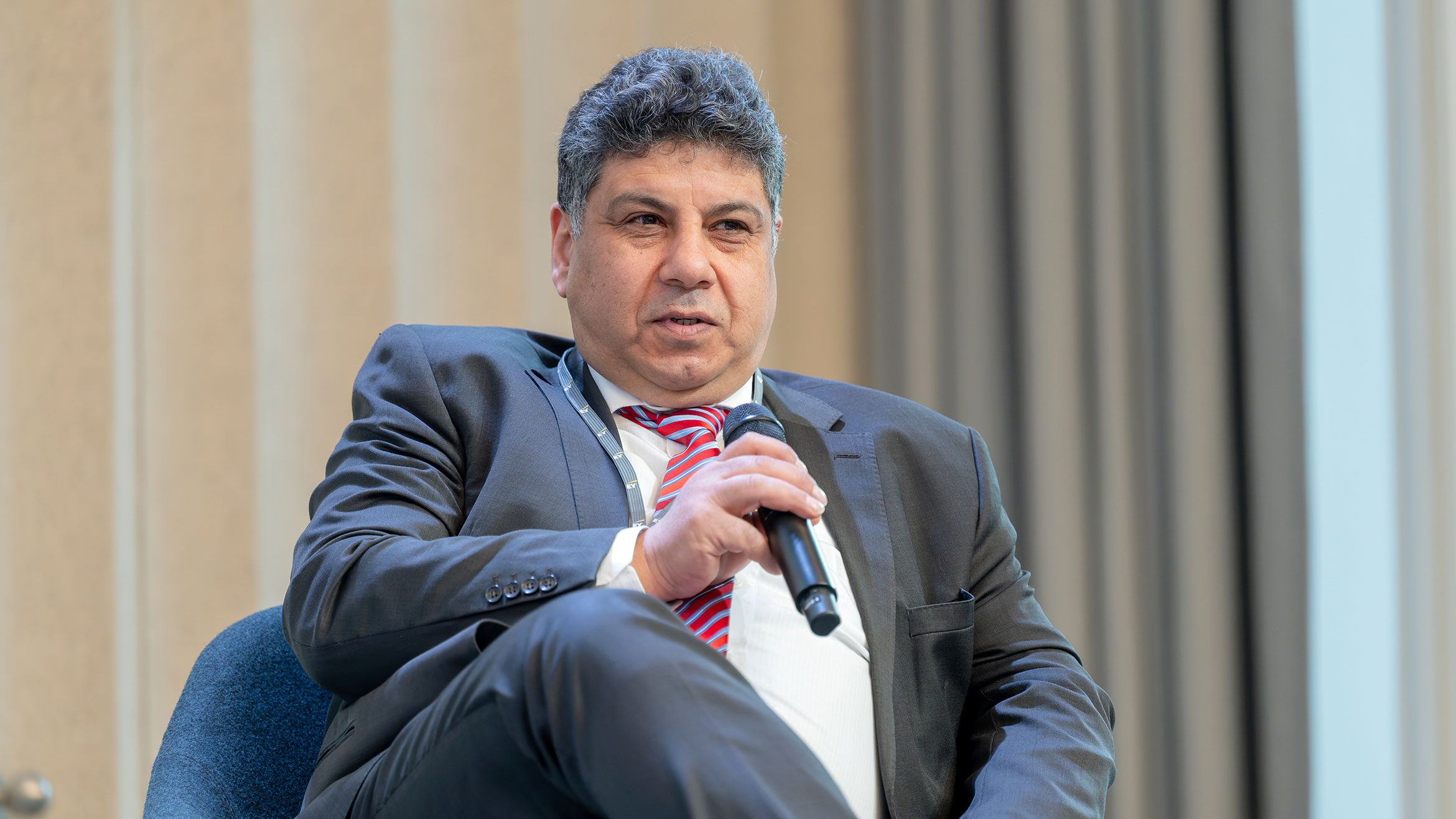 Nahaufnahme des Sprechers Fathi Jamal