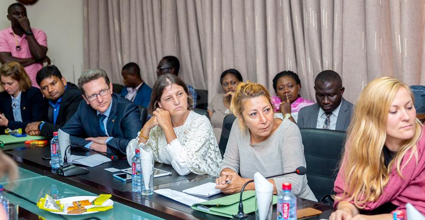 Delegationsteilnehmer und Gastgeber aus Ghana bei einer Veranstaltung