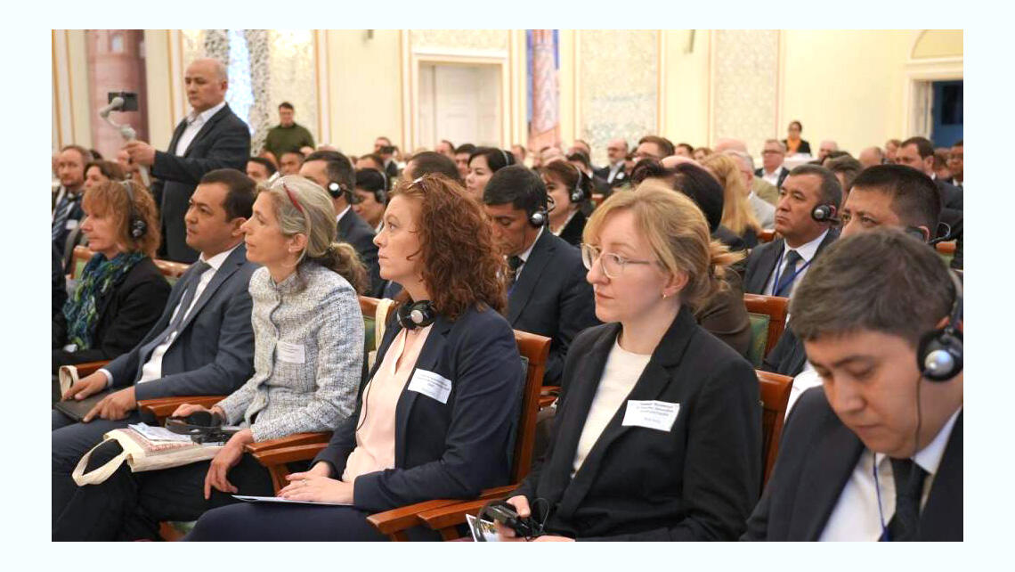 gefüllte Reihen im Konferenzsaal
