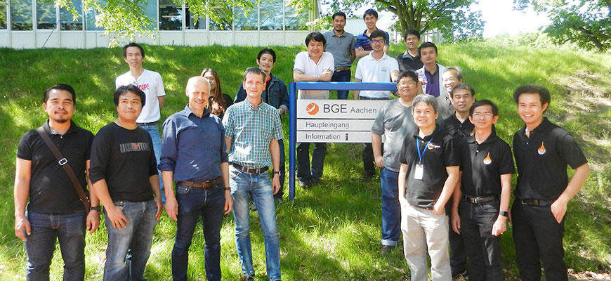 Gruppenbild der Teilnehmer und Trainer der Mechatronik-Fortbildung