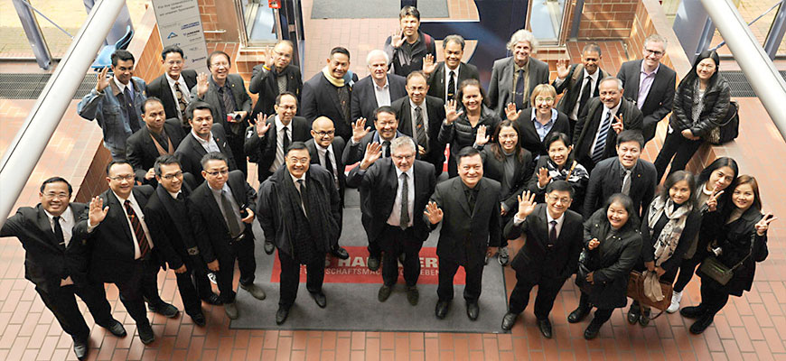 Gruppenbild Delegation Lehrkräfte aus Thailand mit Gastgebern der Handwerkskammer Aachen