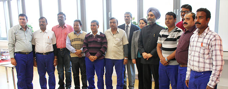 Gruppenfoto der indischen Ausbildungsleiter mit dem Generalkonsul