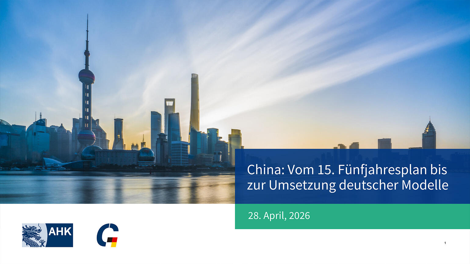 Skyline einer chinesischen Stadt mit Referentenname, Logos und Titel der Präsentation