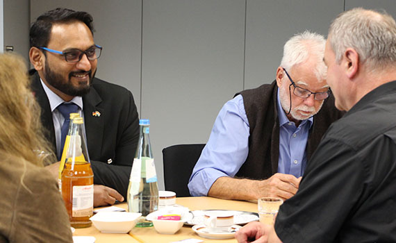 Gesprächssituation mit iMOVE-Büro Indien