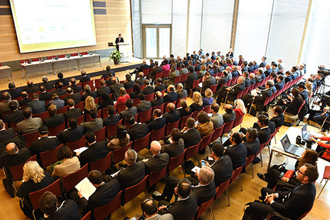 Blick von oben in den Konferenzraum