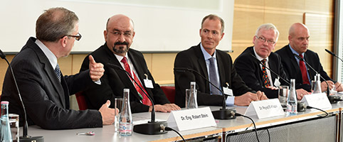 Sprecher auf dem Podium