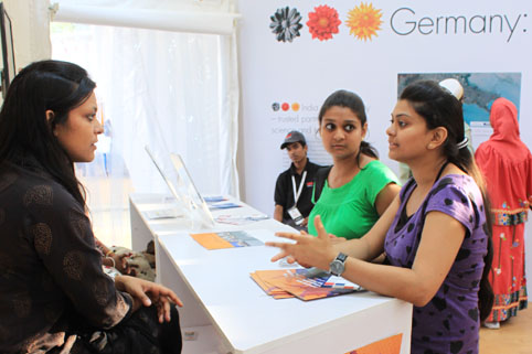 Gespräch am iMOVE-Stand
