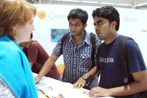 Gespräch am iMOVE-Stand