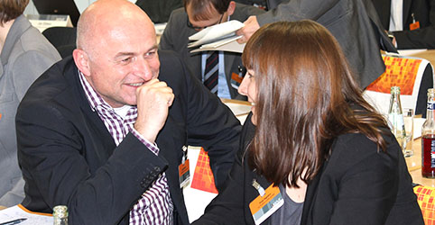 Mann und Frau im Dialog