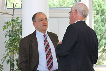 zwei Seminarteilnehmer im Gespräch