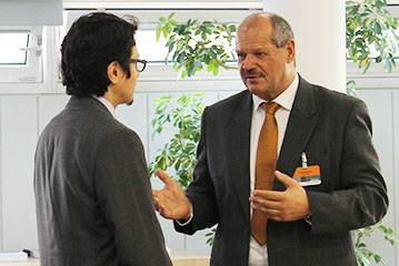 zwei Seminarteilnehmer im Gespräch