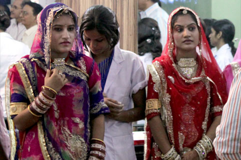 indische Frauen in farbenfroher Kleidung