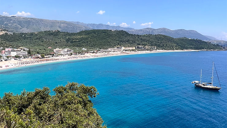 Blick auf einen Küstenabschnitt im Süden Albaniens