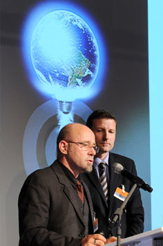 Sprecher auf dem Podium