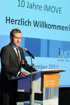 Redner auf dem Podium