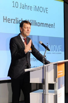 Redner auf dem Podium