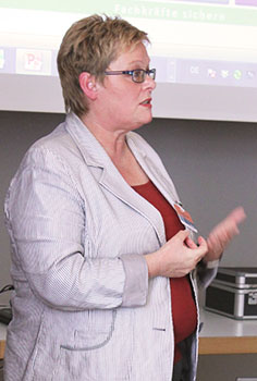 Referentin während ihres Beitrags