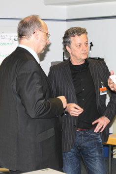 Teilnehmer im Gespräch