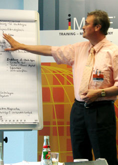 Teilnehmer am Flipchart