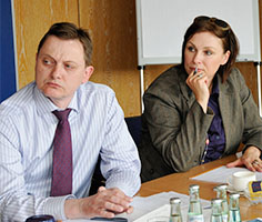Nahaufname Teilnehmerin und Teilnehmer