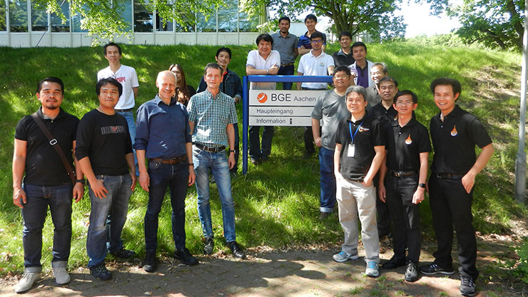 Gruppenbild der Teilnehmer und Trainer der Mechatronik-Fortbildung