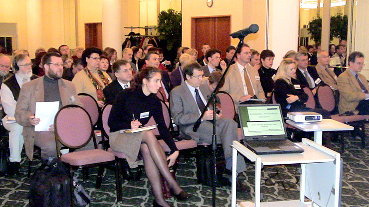 Blick in den Saal auf die Teilnehmer