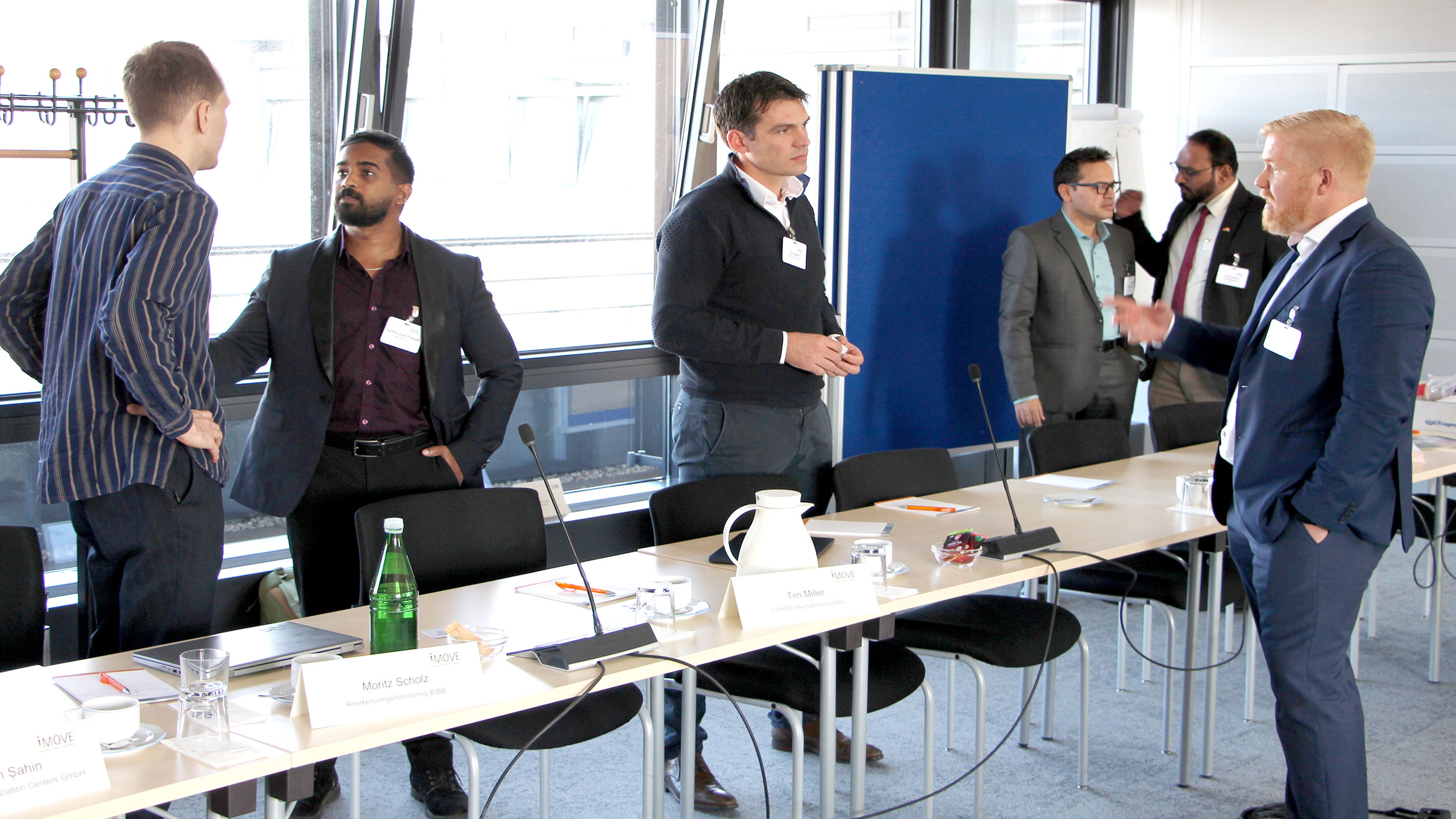 Indian and German participants in dialogue in small groups