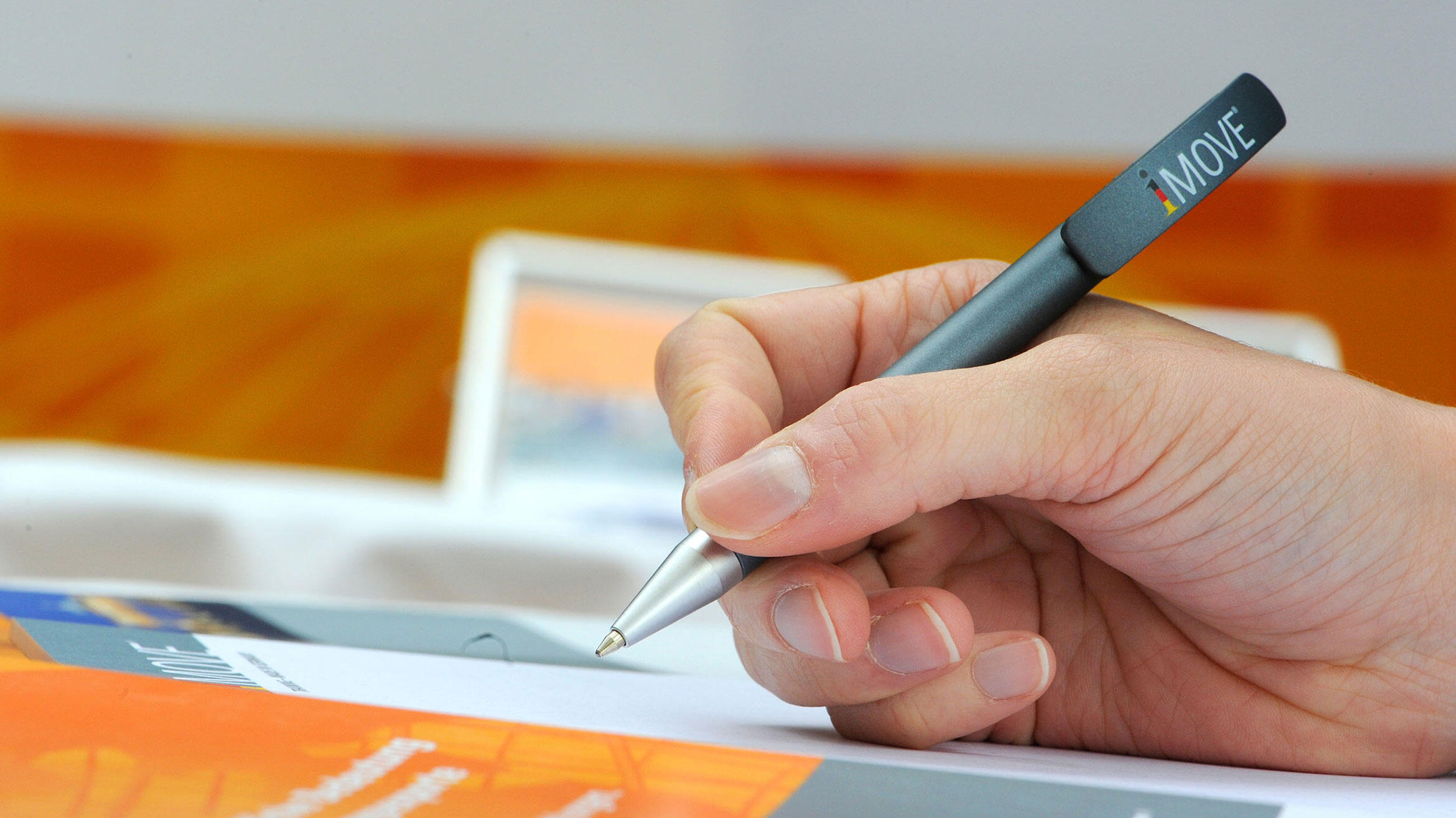 detailed view: hand writing with iMOVE pen