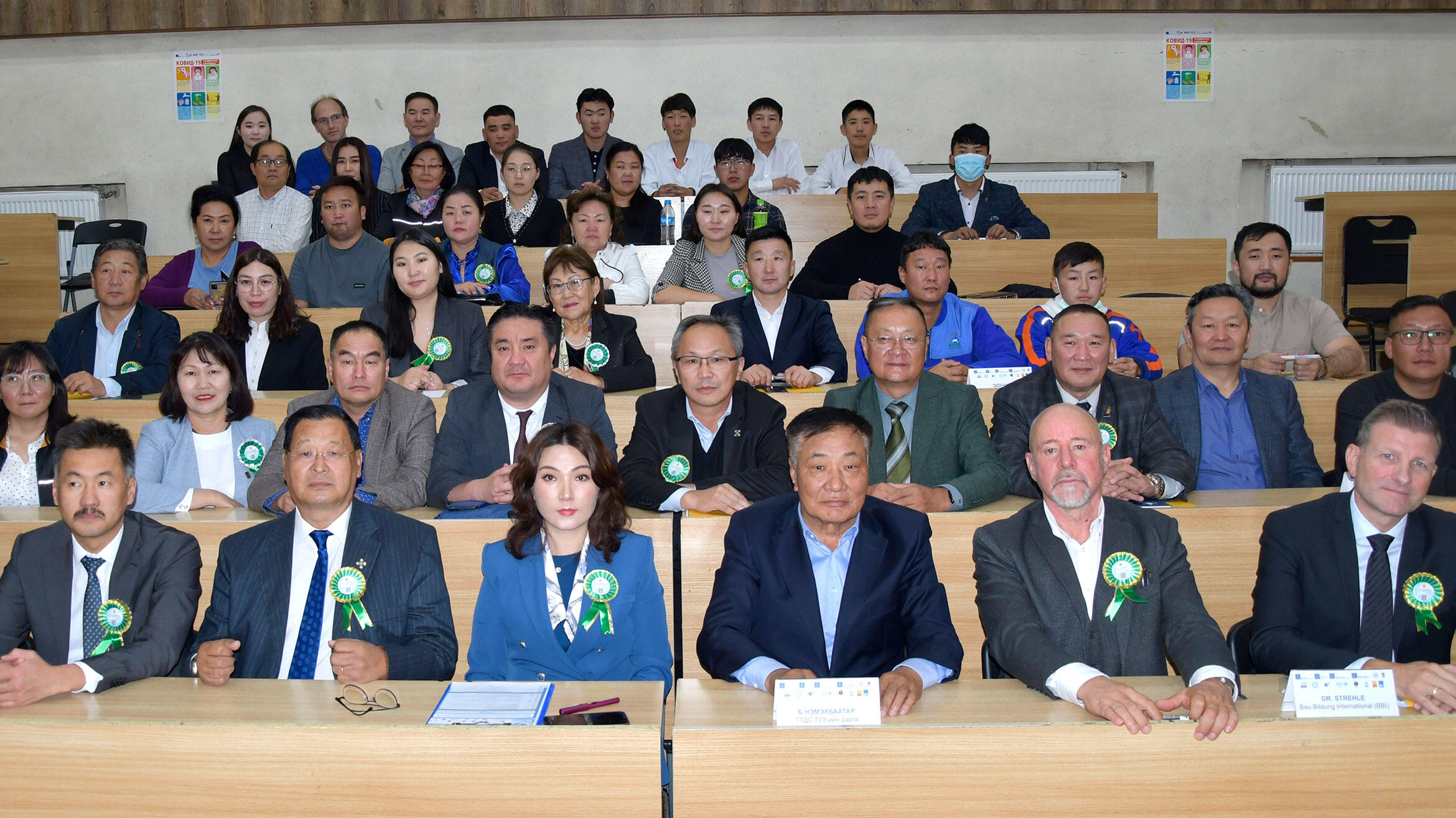 Group picture in a seminar room