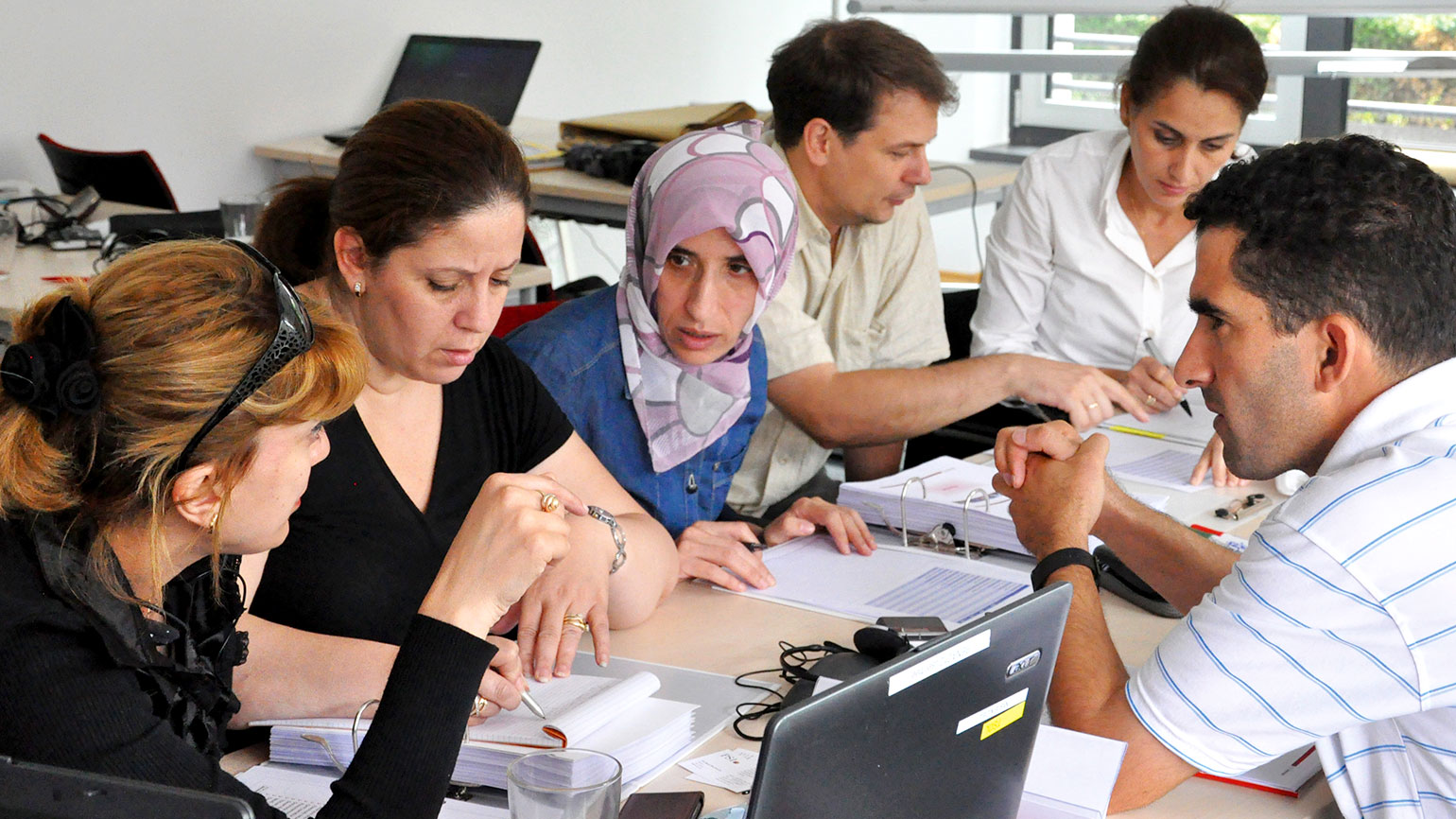 scene in a German-Arabic workshop