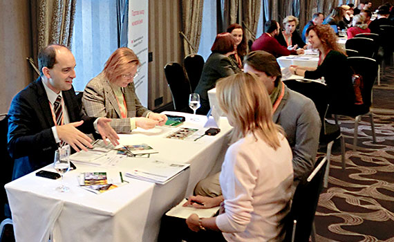 Small groups at the B2B marketplace