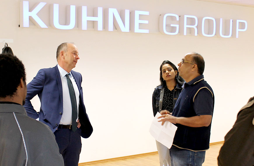 Regisseur talks with head of the company