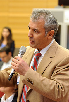 participant asks a question to a speaker