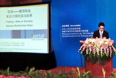 iMOVE Speaker on the Podium