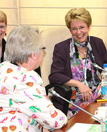 Minister of Education Schavan and Head of department at Ministry Hauke in discussion