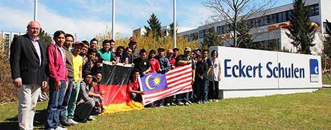 Group of international students holding flags in front of the Eckert Schulen