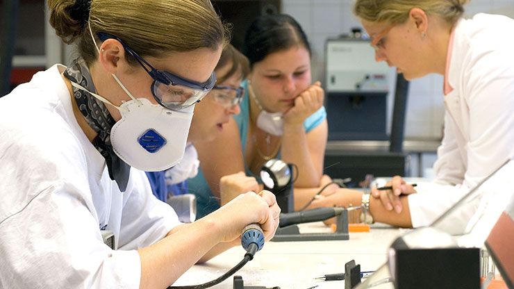 hearing aid acoustician trainees and trainer on the job